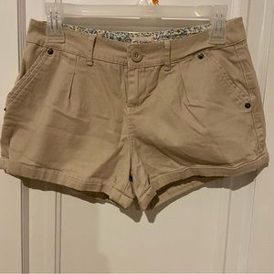 Short Shorts Ci Sono beige with rolled hem